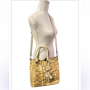 Michael Kors Blakely Bucket Bag